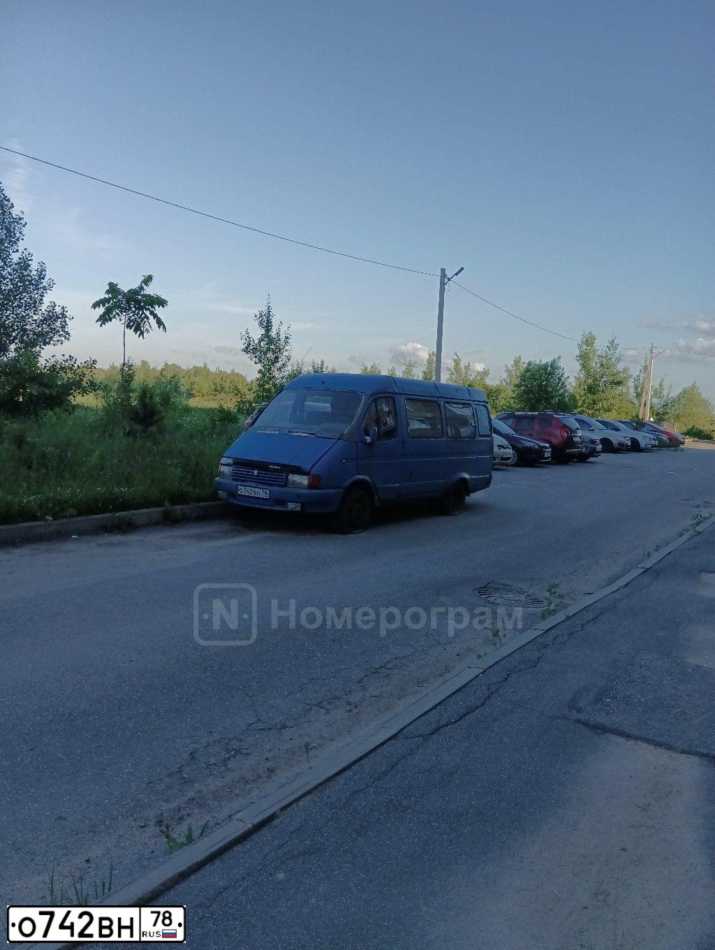 Фото автомобиля GAZ 2705 EL, 1996 — госномер О742ВН78. Цвет: синий