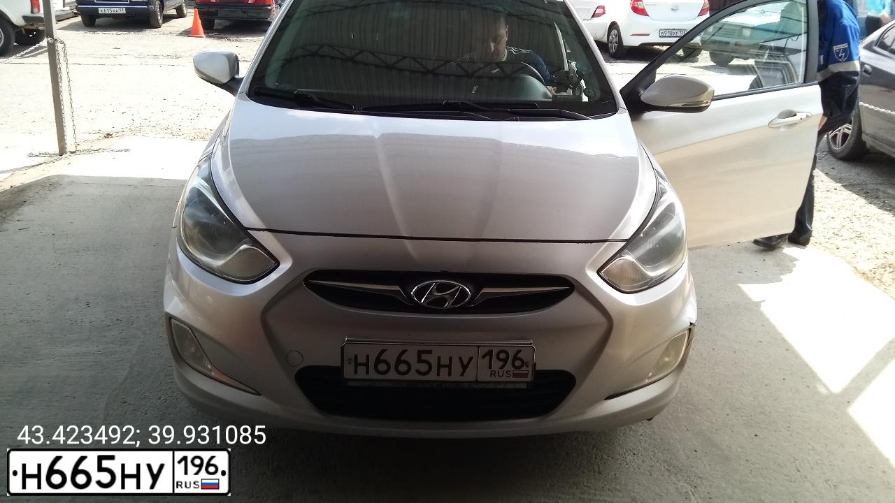 Фото автомобиля HYUNDAI SOLARIS, 2011 — госномер А452ЕУ196. Цвет: СВЕТЛО-СЕРЫЙ