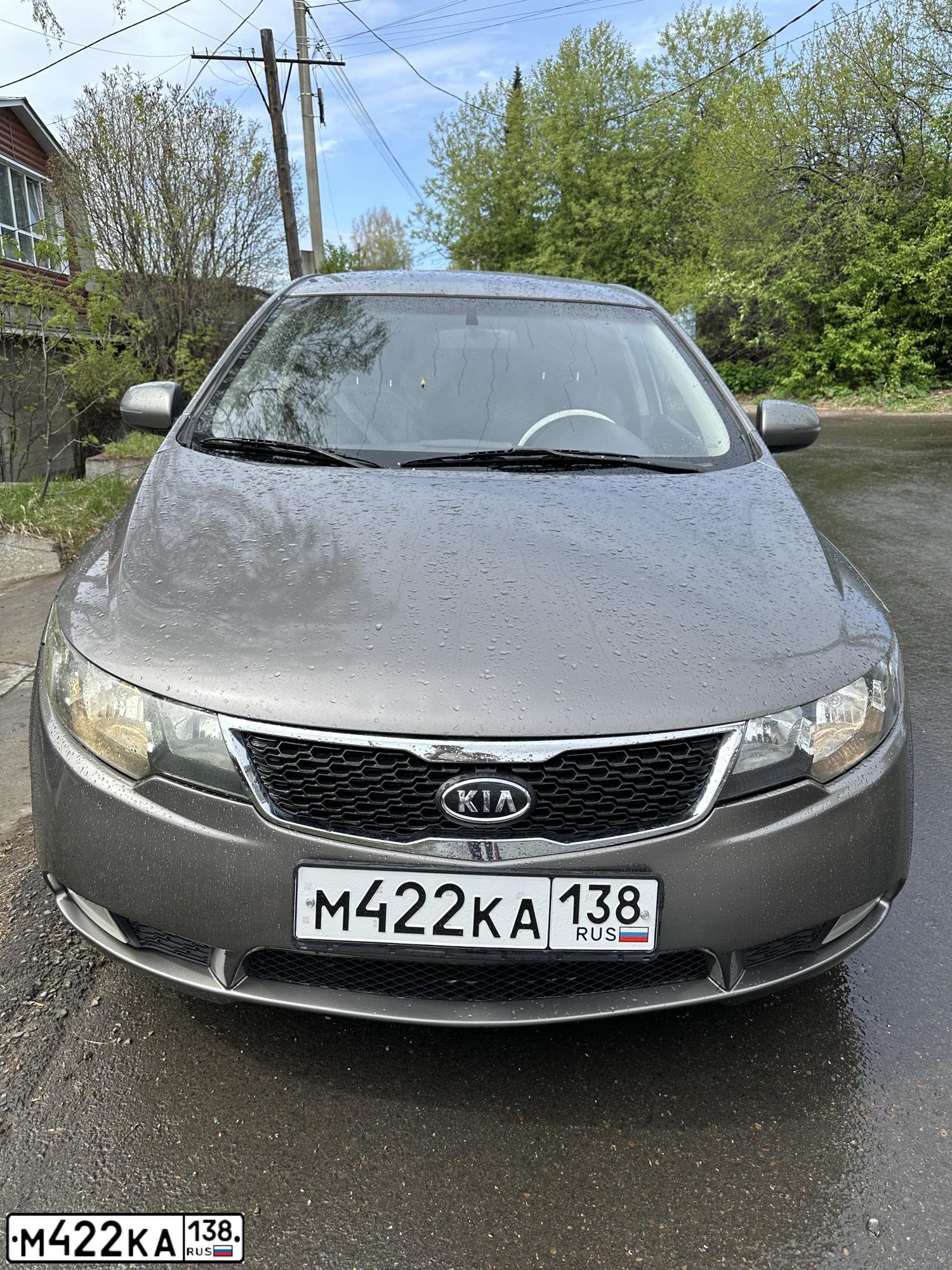 Фото автомобиля KIA CERATO, 2011 — госномер М422КА138. Цвет: СЕРЫЙ