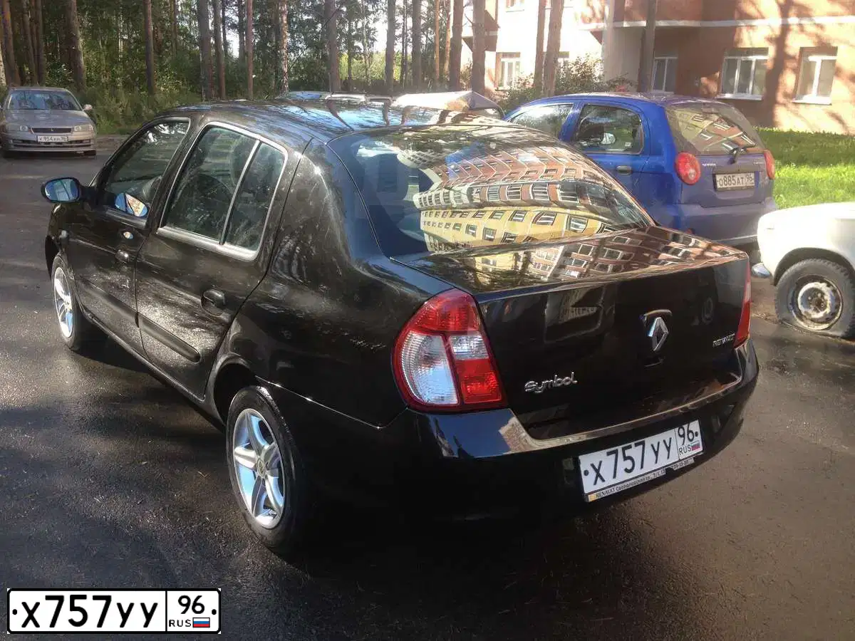 Фото автомобиля RENAULT SYMBOL, 2008 — госномер Х757УУ96. Цвет: ЧЕРНЫЙ