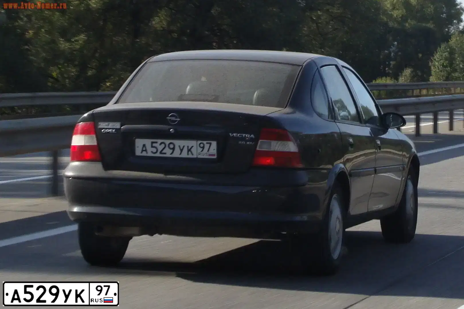 Фото автомобиля OPEL VECTRA, 1997 — госномер К682СХ77. Цвет: ЧЕРНЫЙ