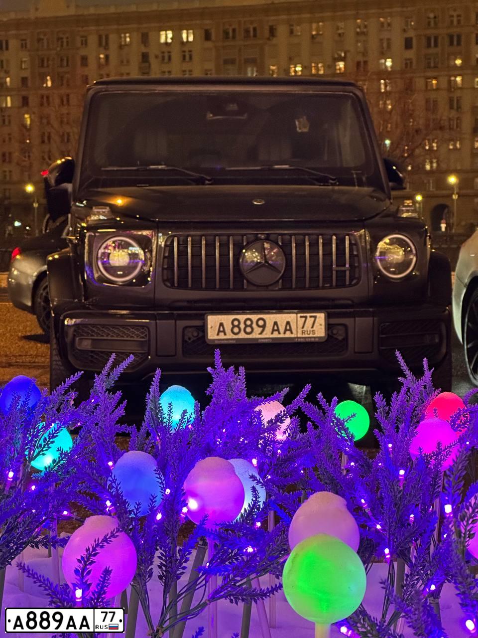 Фото автомобиля MERCEDES G-KLASSE, 2001 — госномер А889АА77. Цвет: СЕРЫЙ