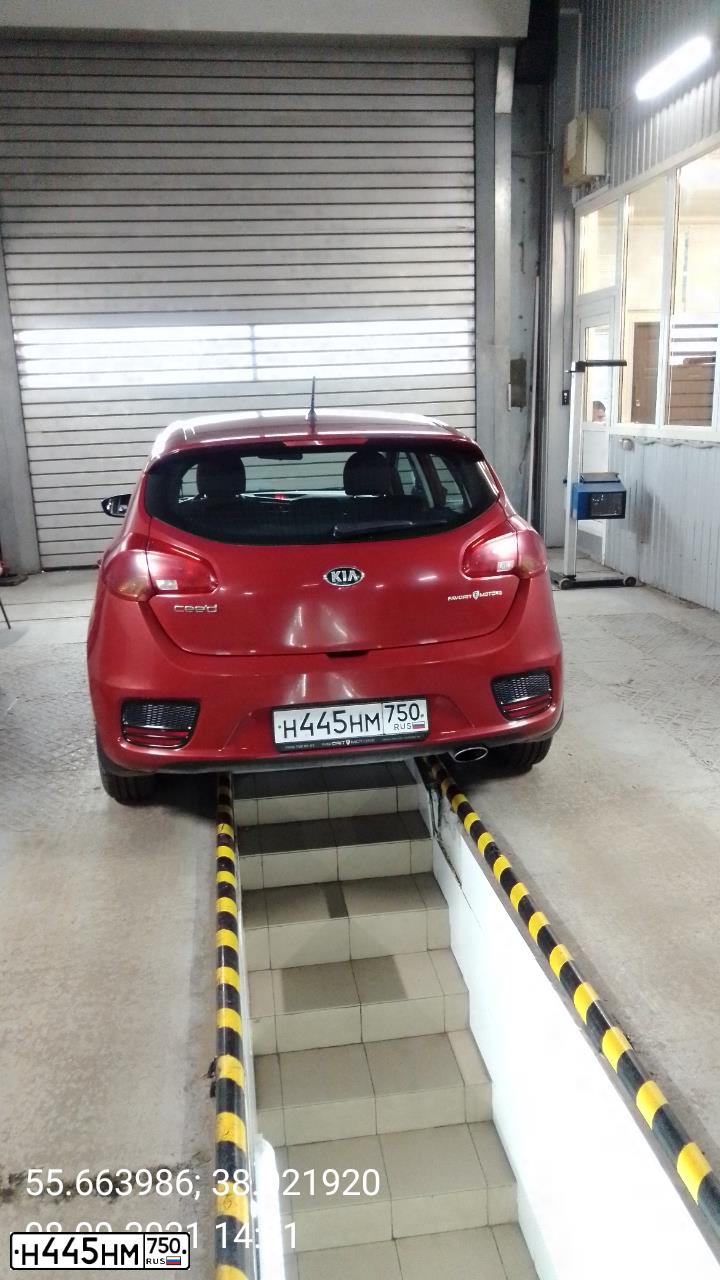 Фото автомобиля KIA CEE'D, 2015 — госномер Н445НМ750. Цвет: КРАСНЫЙ