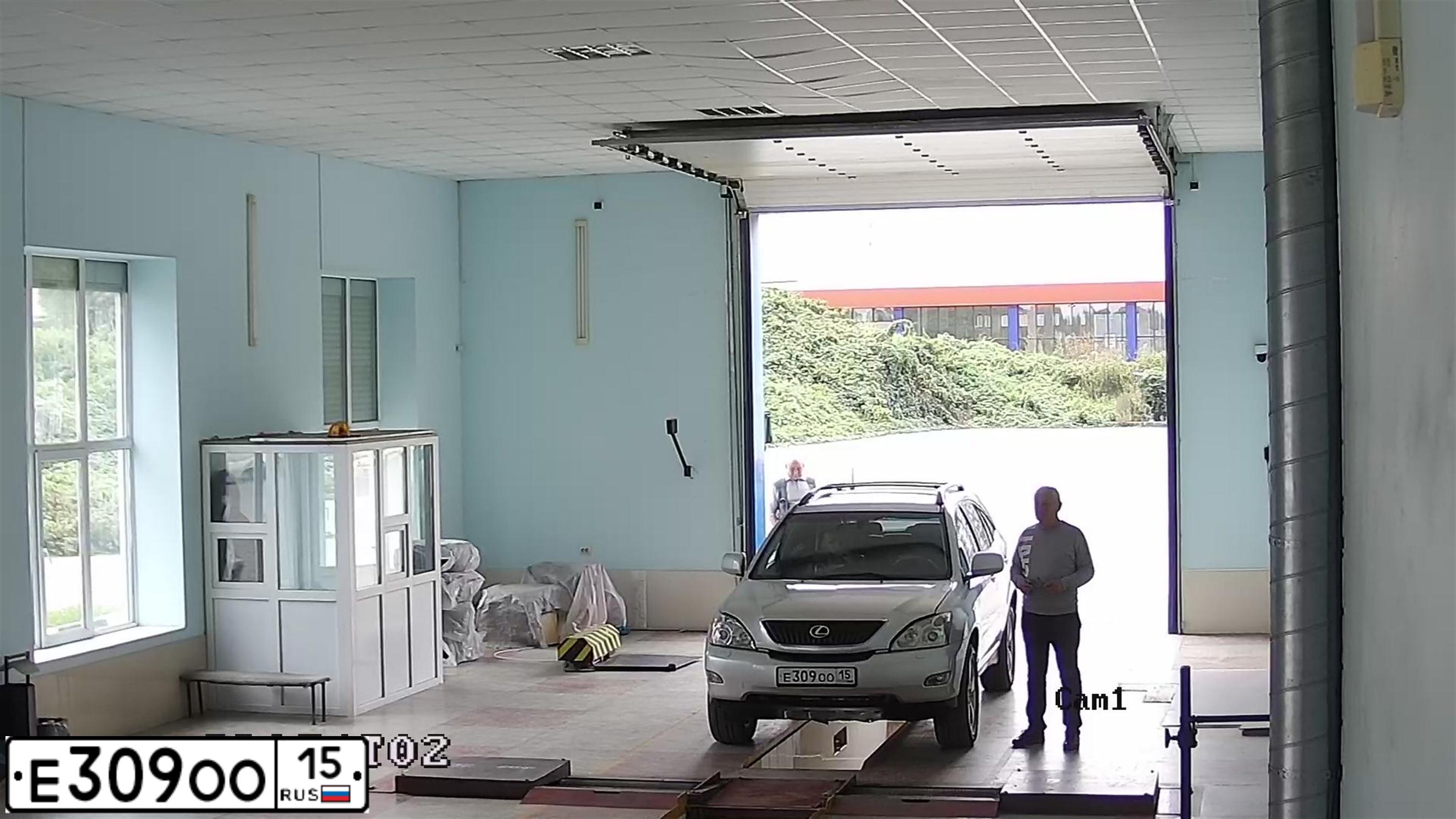 Фото автомобиля LEXUS RX, 2006 — госномер Е732КМ15. Цвет: СЕРЕБРИСТЫЙ
