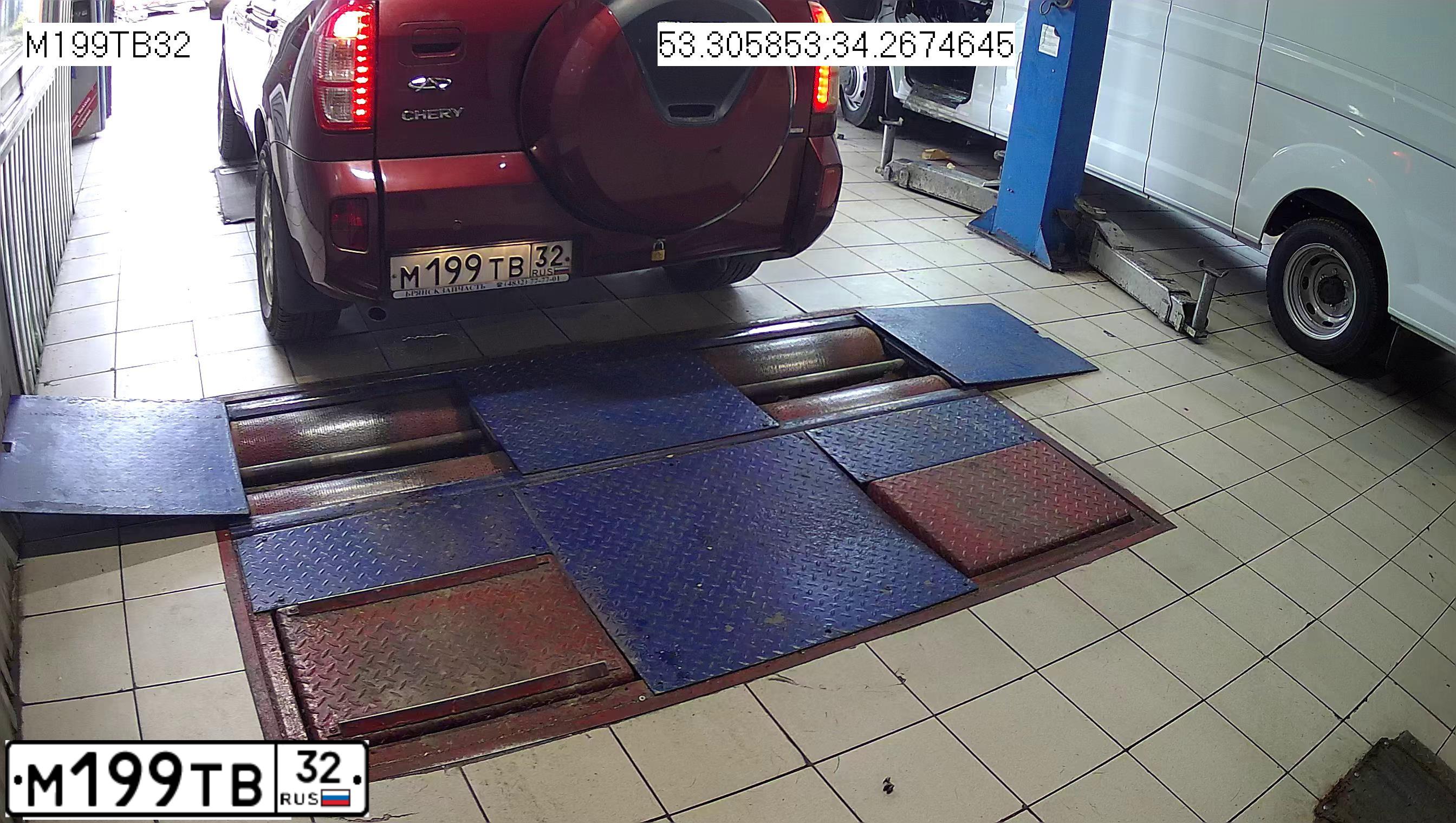 Фото автомобиля CHERY TIGGO, 2013 — госномер М199ТВ32. Цвет: КРАСНЫЙ