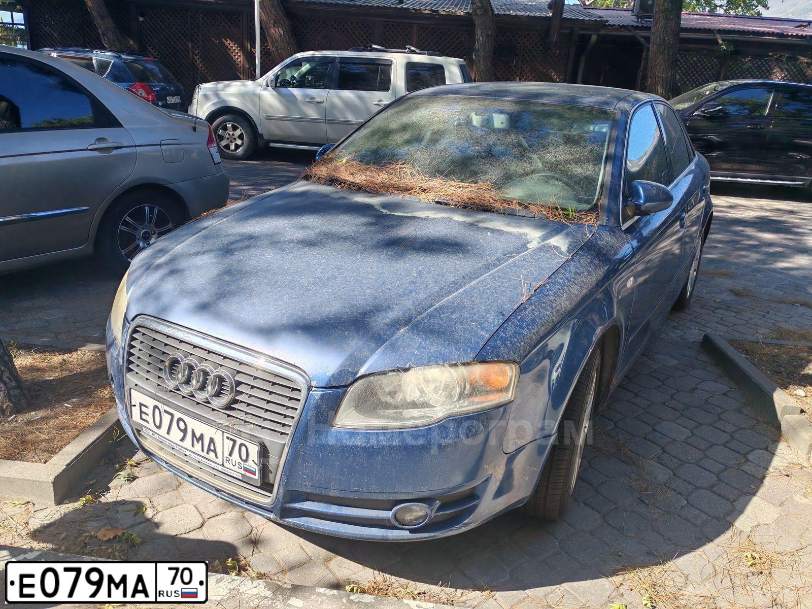 Фото автомобиля AUDI A4, 2005 — госномер Е079МА70. Цвет: синий
