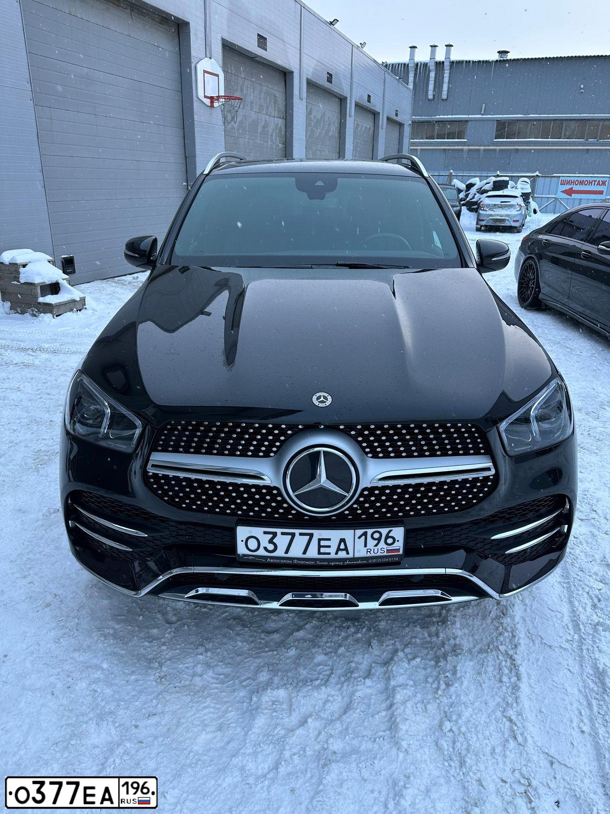 Фото автомобиля MERCEDES - BENZ БЕЗ МОДЕЛИ GLЕ 300 D 4МАТIС, 2021 — госномер М888ТТ96. Цвет: ЧЕРНЫЙ