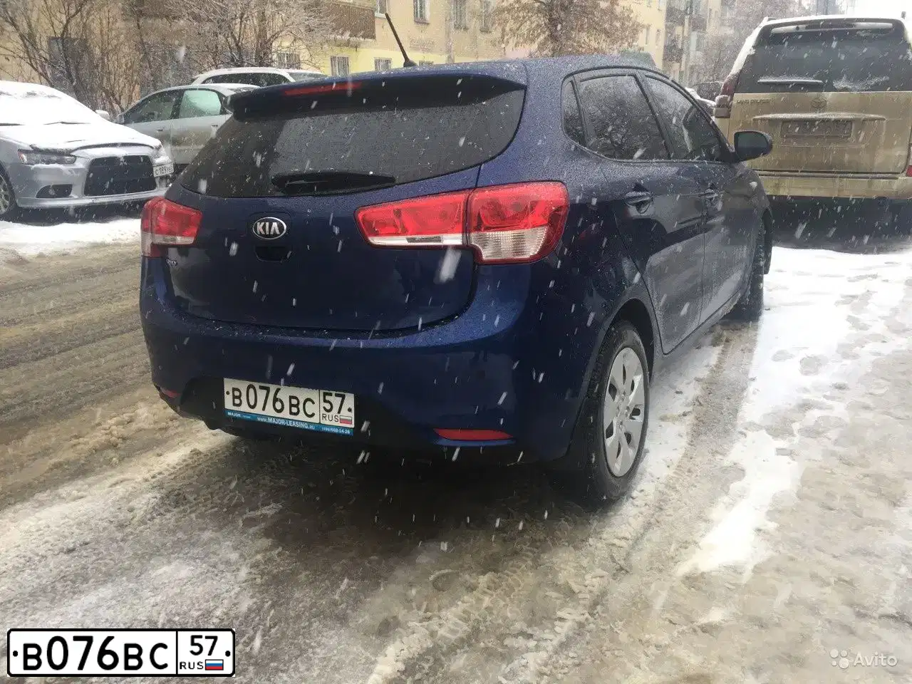Фото автомобиля KIA RIO, 2016 — госномер В076ВС57. Цвет: СИНИЙ