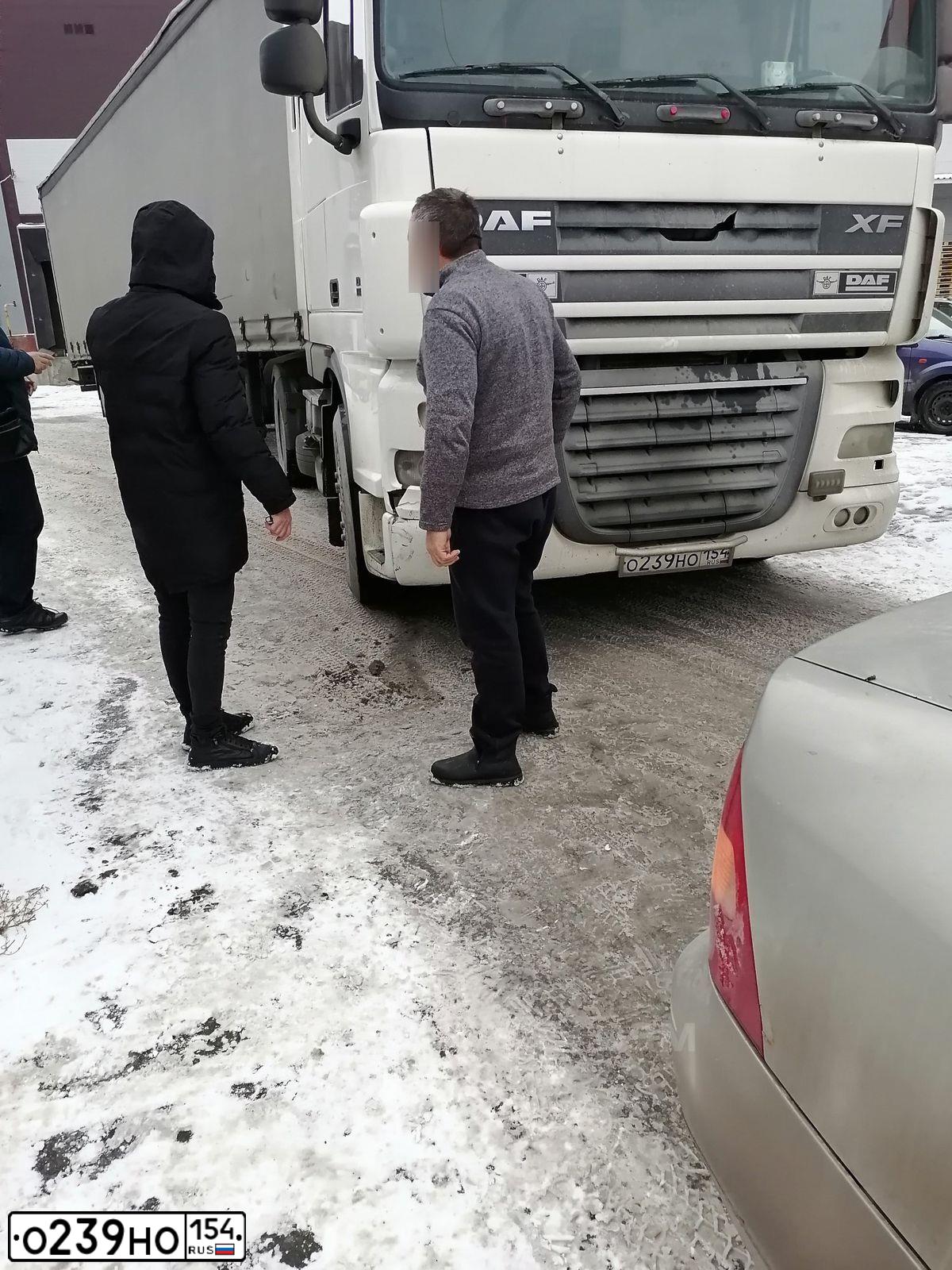 Фото автомобиля DAF XF 105 FT /4X2/, 2013 — госномер О239НО154. Цвет: Белый
