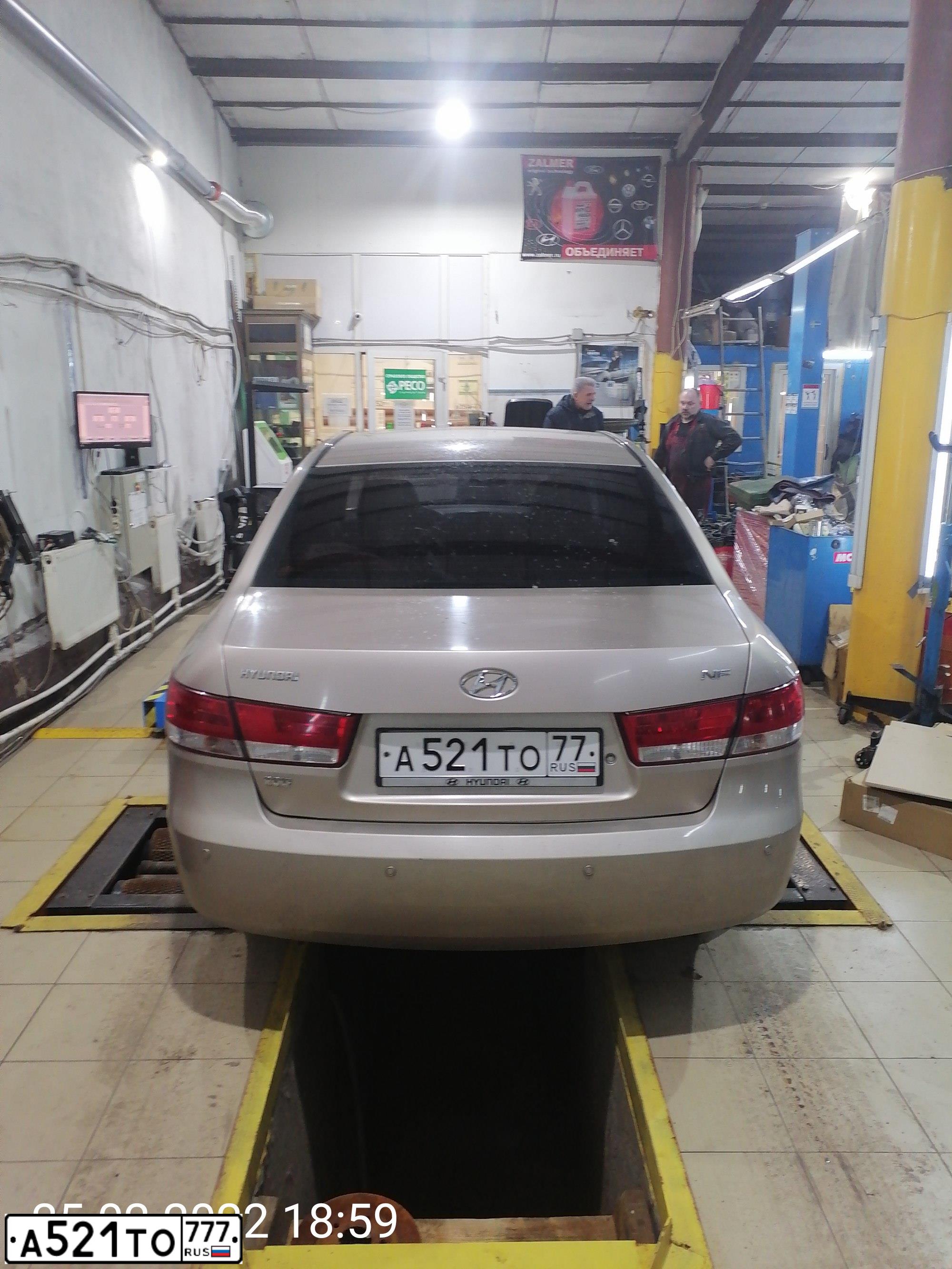 Фото автомобиля HYUNDAI SONATA, 2006 — госномер А521ТО77. Цвет: БЕЖЕВЫЙ