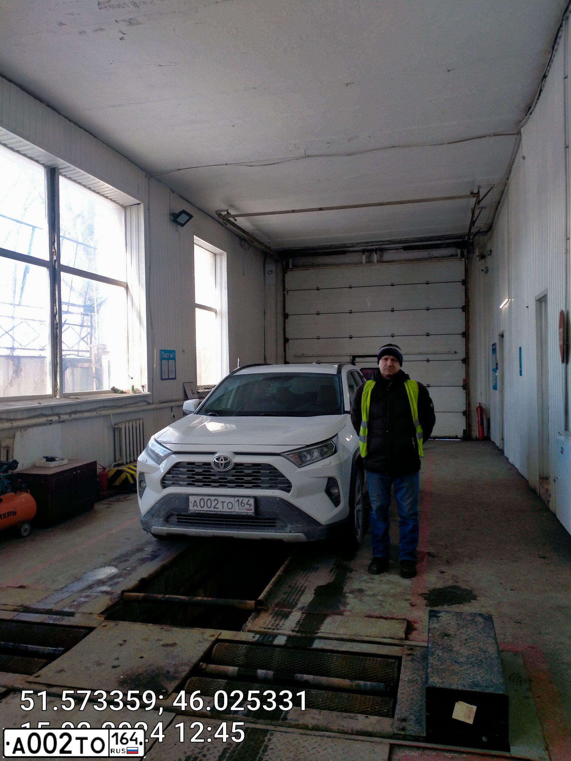 Фото автомобиля TOYOTA RAV4, 2020 — госномер А002ТО164. Цвет: Белый