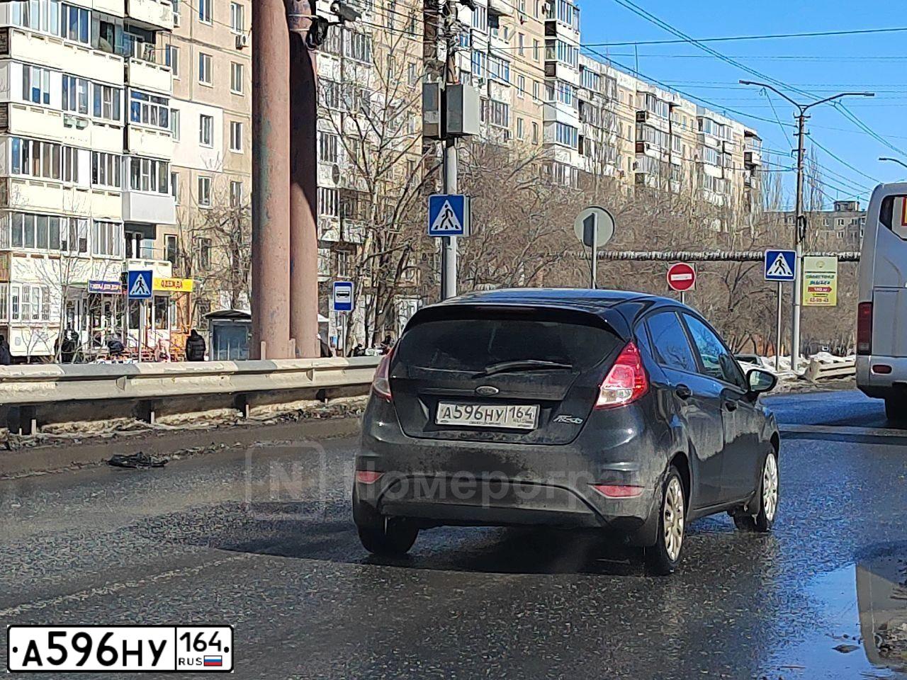 Фото автомобиля FORD FIESTA / ASPIRE, 2016 — госномер А596НУ164. Цвет: ЧЕРНЫЙ