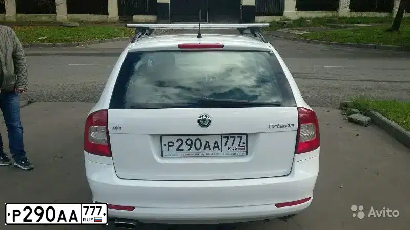 Фото автомобиля SKODA OCTAVIA, 2013 — госномер А290РР777. Цвет: БЕЛЫЙ