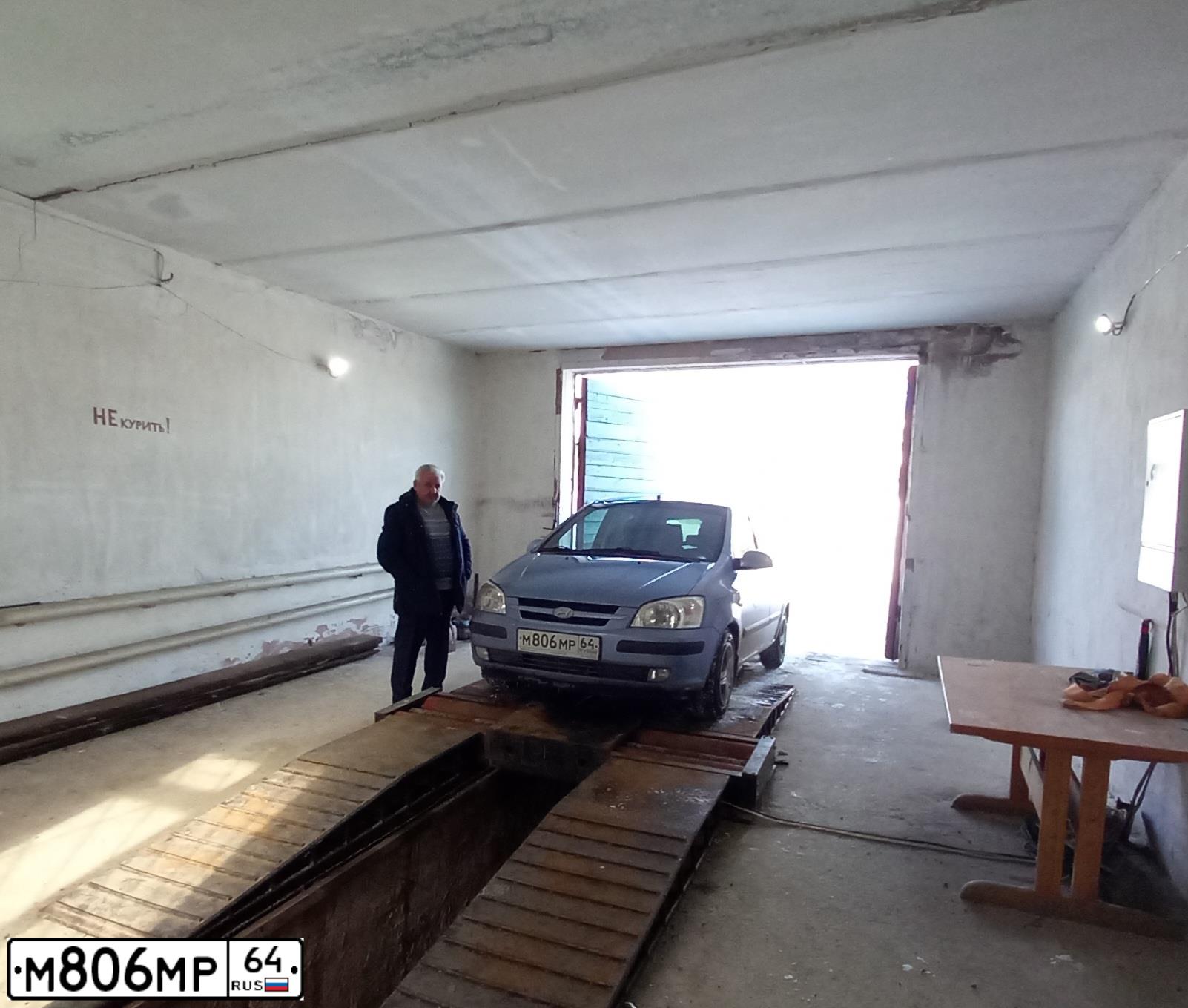Фото автомобиля LADA 2112, 2002 — госномер М806МР64. Цвет: СЕРЕБРИСТО ГОЛУБОЙ
