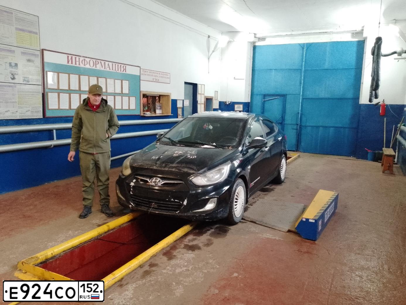 Фото автомобиля HYUNDAI SOLARIS, 2011 — госномер А581АК252. Цвет: ЧЕРНЫЙ
