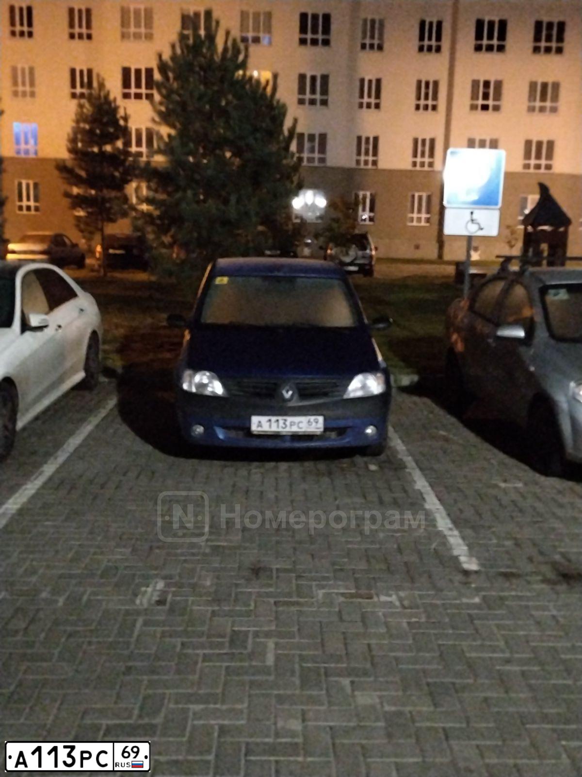 Фото автомобиля RENAULT LOGAN, 2007 — госномер В318РУ177. Цвет: СИНИЙ МЕТАЛЛИК