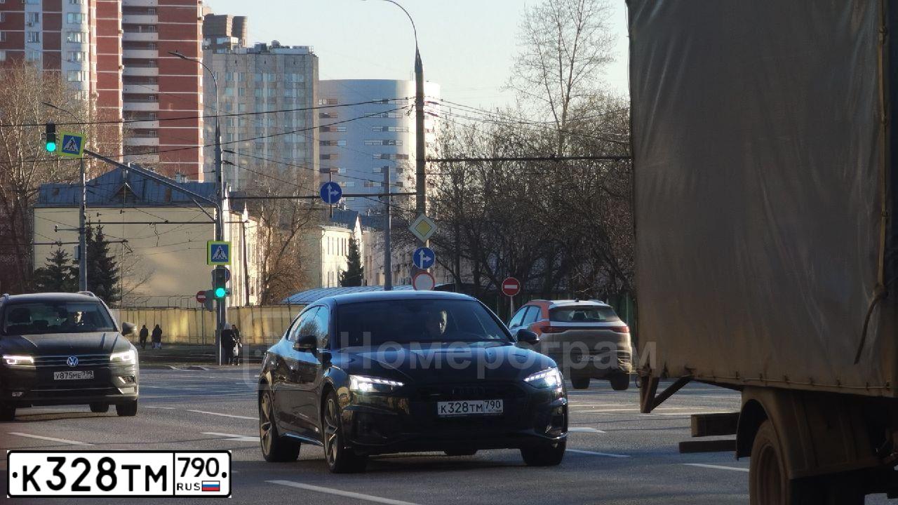 Фото автомобиля АУДИ A5, 2020 — госномер Х080ЕМ977. Цвет: ЧЕРНЫЙ