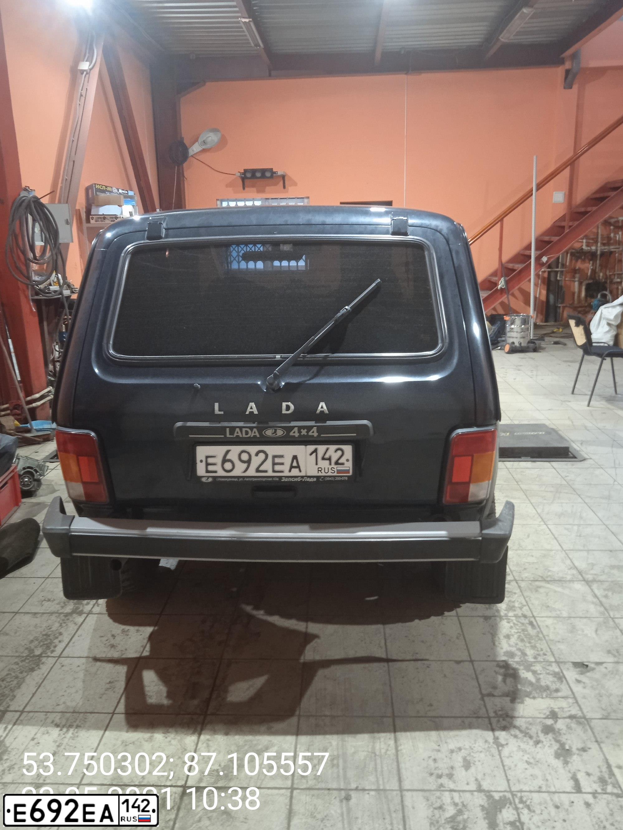 Фото автомобиля LADA NIVA, 2014 — госномер Р884ОР142. Цвет: Темно-зеленый