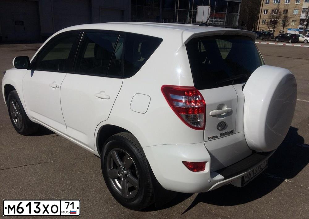 Фото автомобиля TOYOTA RAV4, 2012 — госномер М613ХО71. Цвет: БЕЛЫЙ