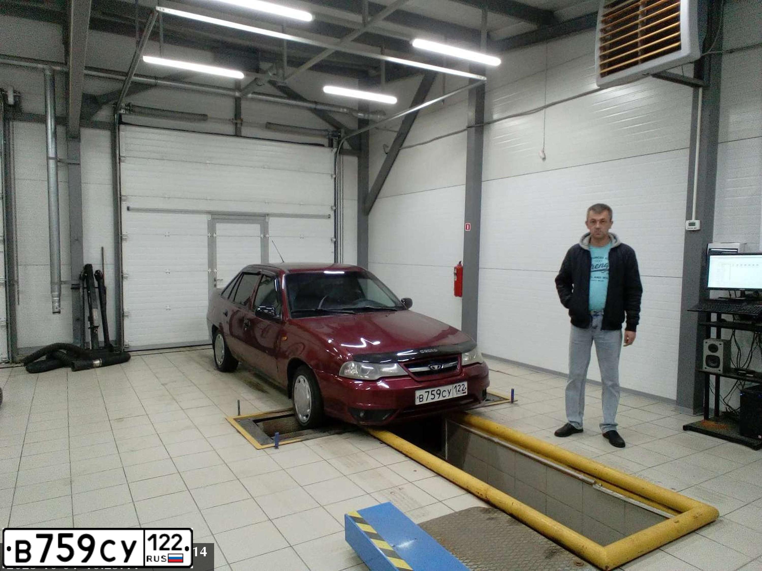 Фото автомобиля DAEWOO NEXIA, 2009 — госномер В759СУ122. Цвет: ВИШНЕВЫЙ