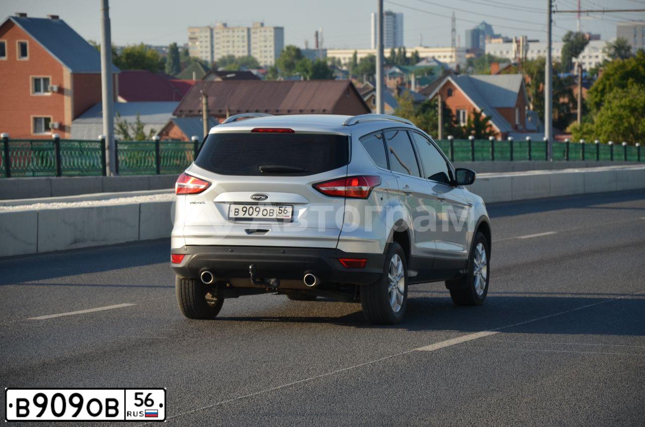 Фото автомобиля FORD KUGA, 2014 — госномер В909ОВ56. Цвет: СЕРЕБРИСТЫЙ