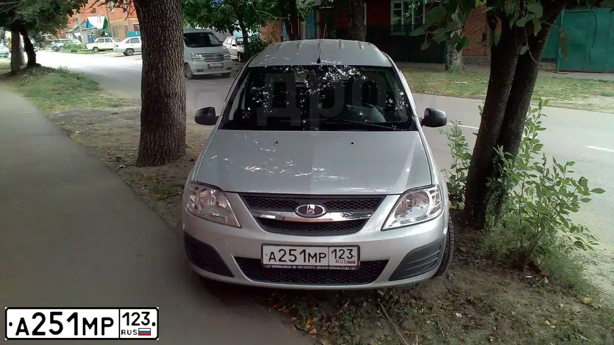 Фото автомобиля LADA LARGUS, 2013 — госномер А251МР123. Цвет: СЕРЕБРИСТЫЙ