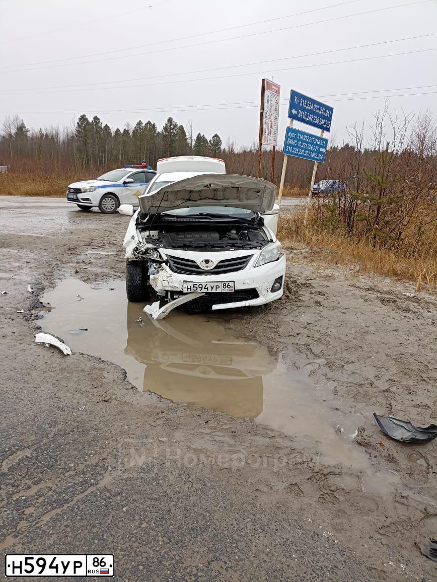 Фото автомобиля TOYOTA COROLLA, 2012 — госномер Н594УР86. Цвет: БЕЛЫЙ