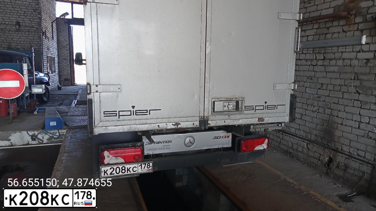 Фото автомобиля MERCEDES SPRINTER, 2008 — госномер К208КС178. Цвет: серебристый