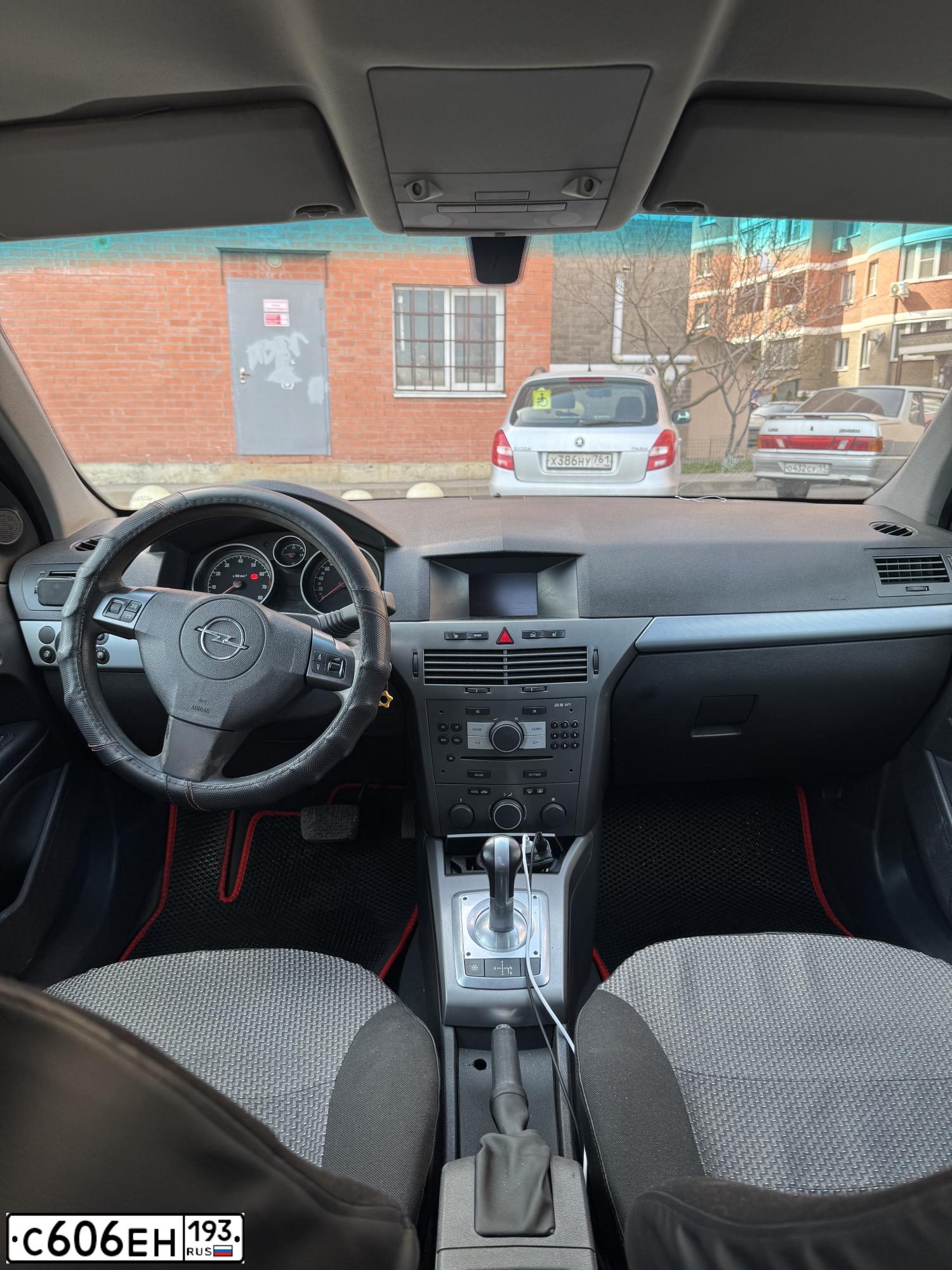 Фото автомобиля VOLKSWAGEN PASSAT, 1997 — госномер С606ЕН193. Цвет: ЗЕЛЕНЫЙ