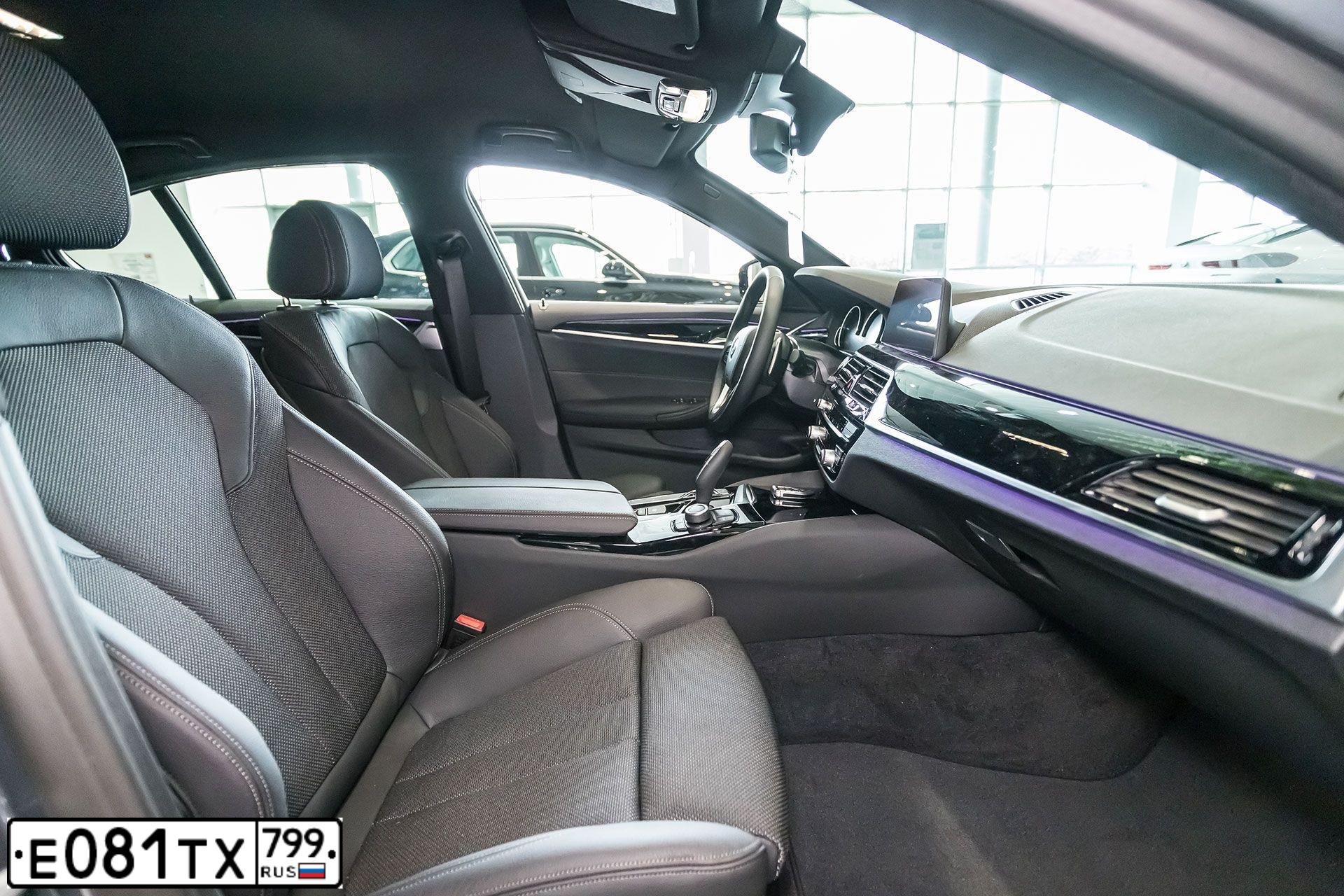 Фото автомобиля BMW SERIE 5, 2017 — госномер В060УО77. Цвет: ЧЕРНЫЙ
