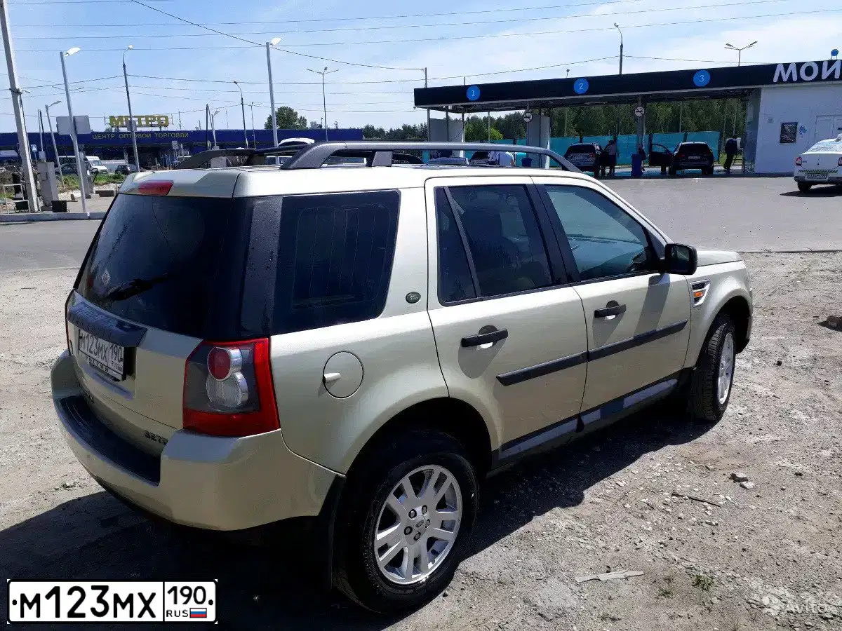 Фото автомобиля LANDROVER FREELANDER, 2008 — госномер К940МА799. Цвет: ПЕСОЧНЫЙ