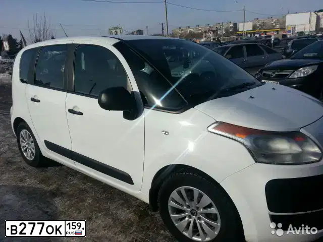 Фото автомобиля CITROEN C3 PICASSO, 2012 — госномер К817ЕР761. Цвет: Белый