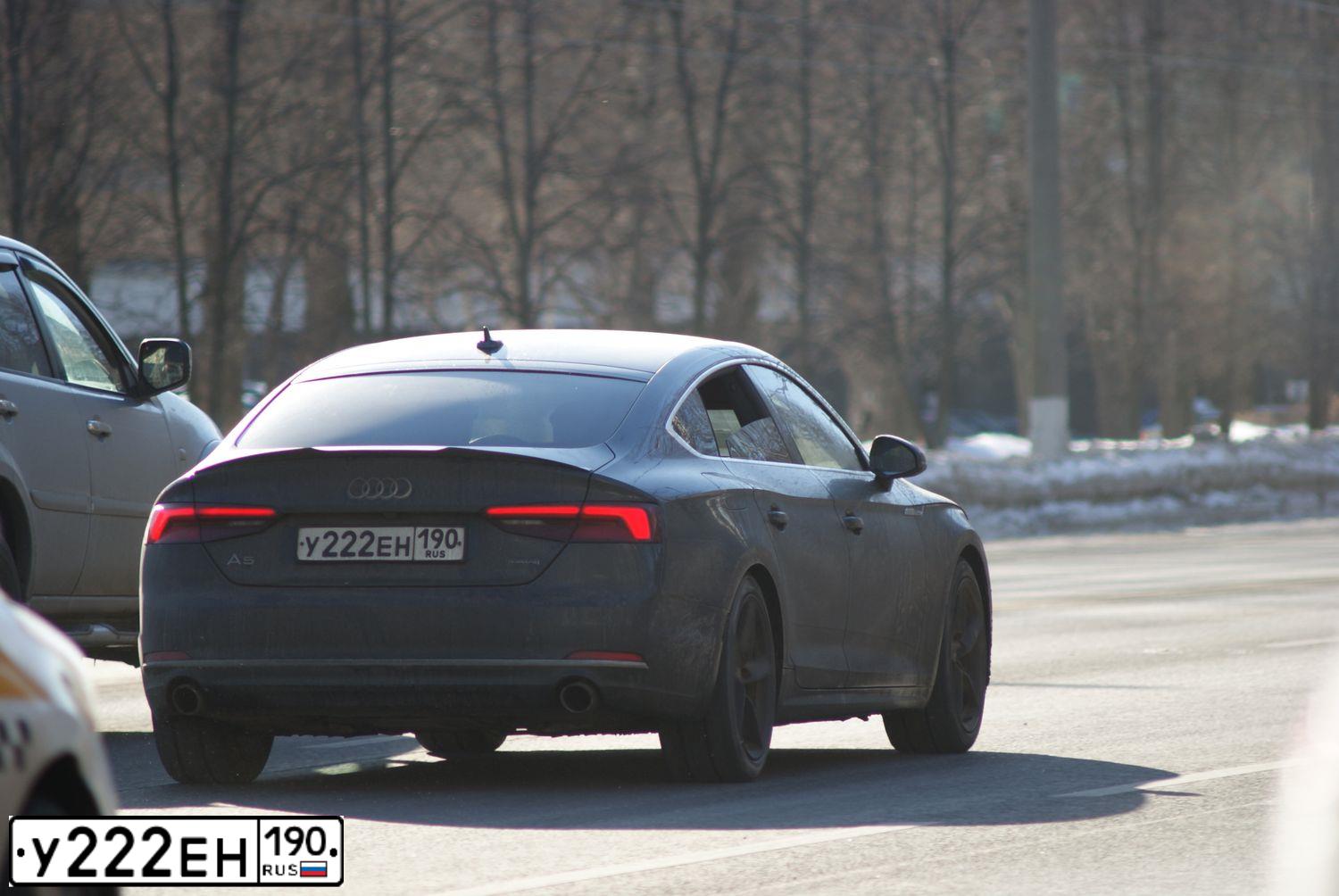 Фото автомобиля AUDI A4, 2010 — госномер О813МВ29. Цвет: Красный