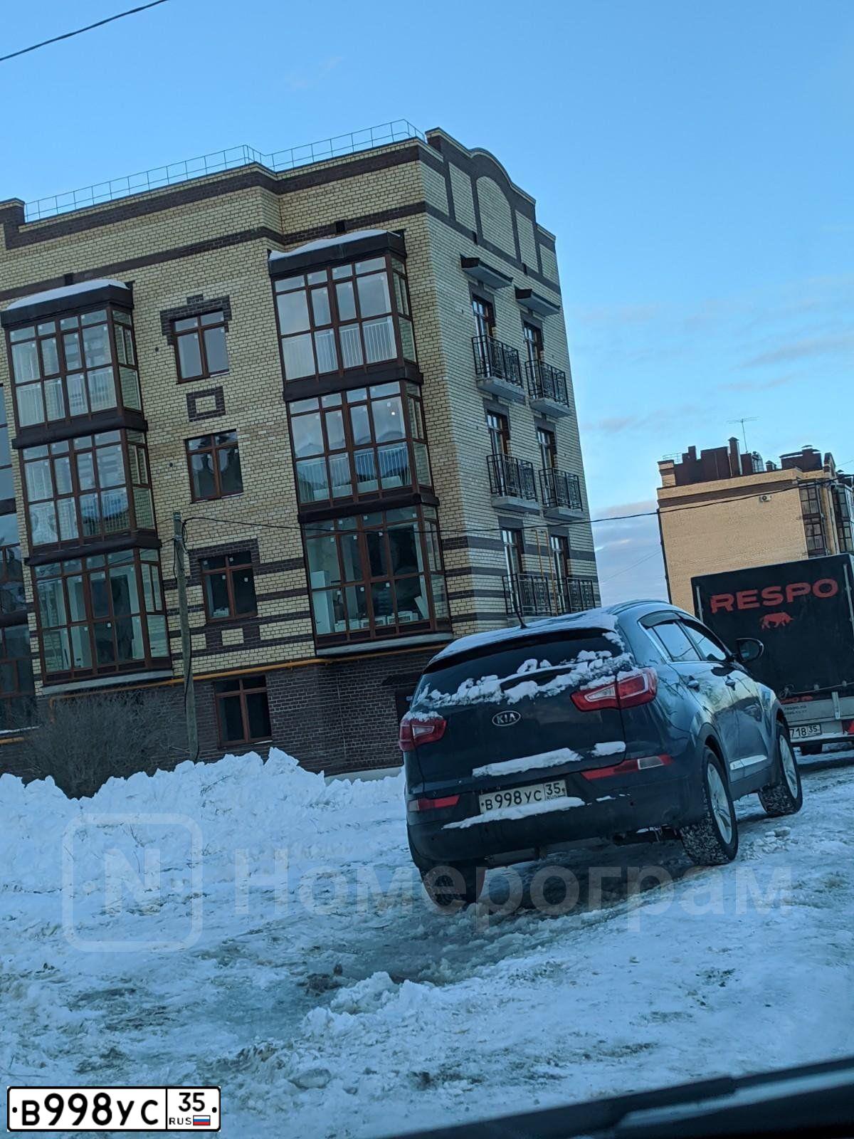 Фото автомобиля KIA SPORTAGE, 2012 — госномер В998УС35. Цвет: синий