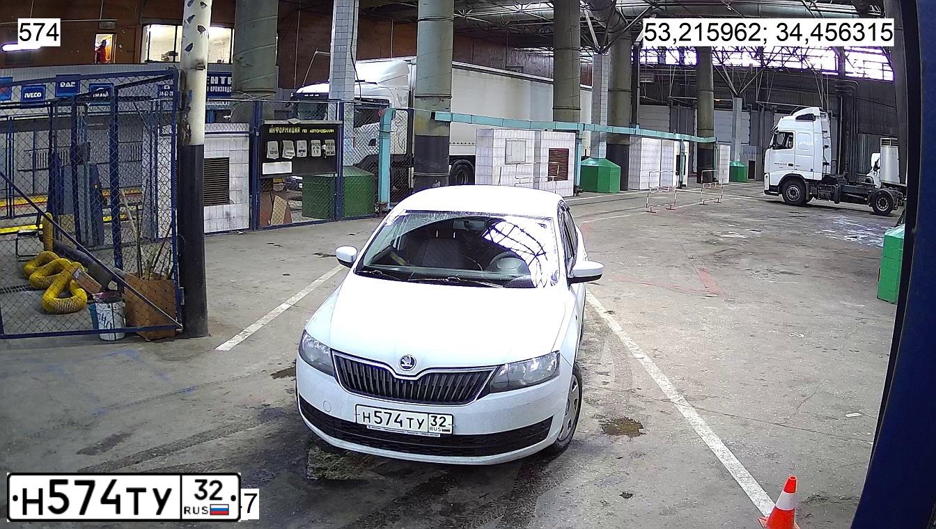 Фото автомобиля SKODA RAPID, 2015 — госномер Н574ТУ32. Цвет: Белый