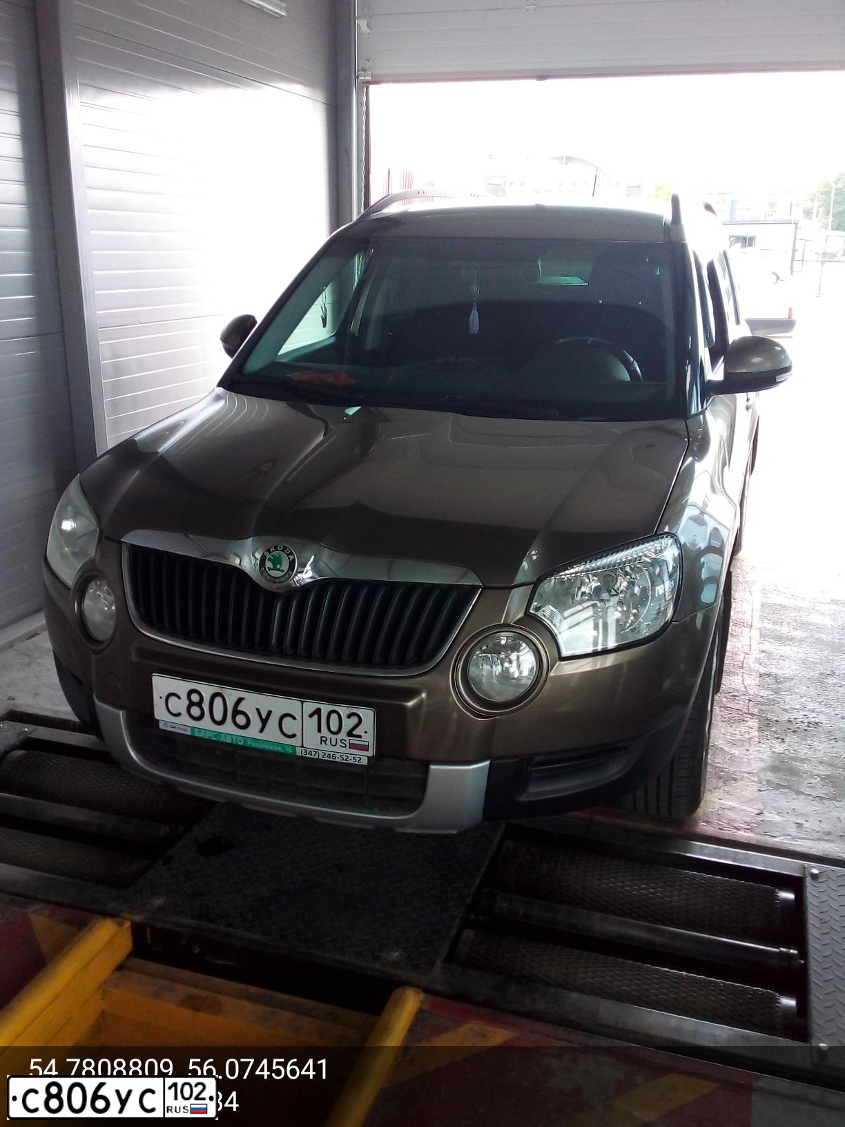Фото автомобиля SKODA YETI, 2010 — госномер В500ЕВ102. Цвет: СВЕТЛО-КОРИЧНЕВЫЙ