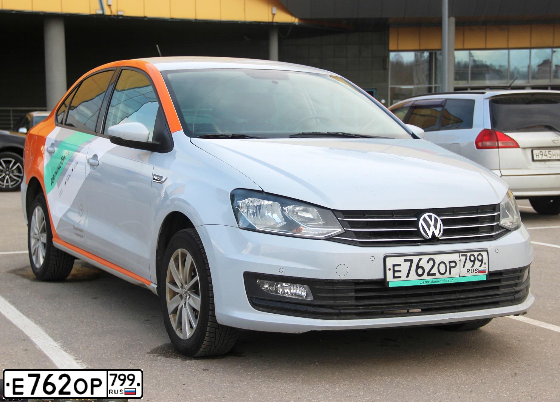 Фото автомобиля VOLKSWAGEN POLO, 2019 — госномер Е762ОР799. Цвет: Белый