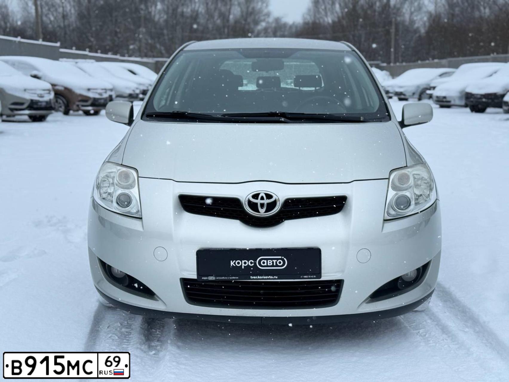 Фото автомобиля TOYOTA AURIS, 2008 — госномер Х824ОР69. Цвет: Серебристый