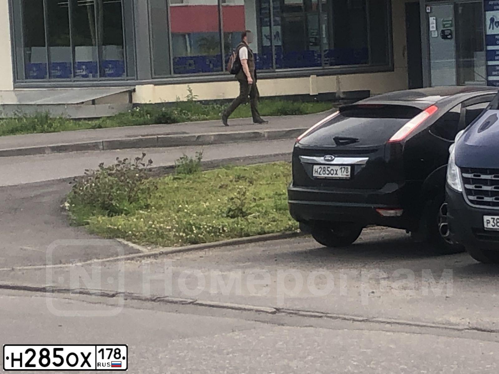 Фото автомобиля FORD FOCUS, 2009 — госномер Н285ОХ178. Цвет: ЧЕРНЫЙ