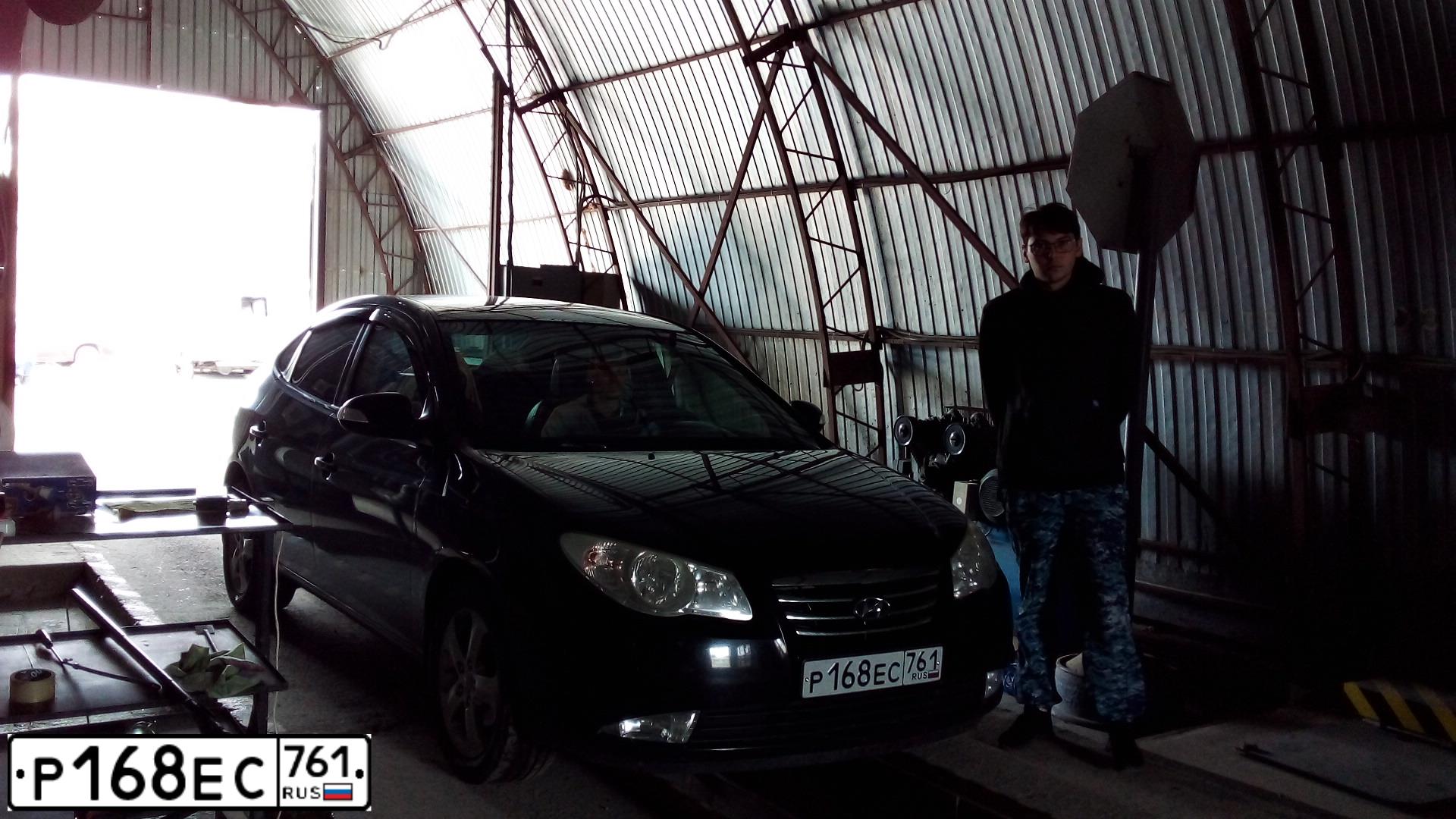 Фото автомобиля HYUNDAI ELANTRA, 2010 — госномер Р168ЕС761. Цвет: ЧЕРНЫЙ