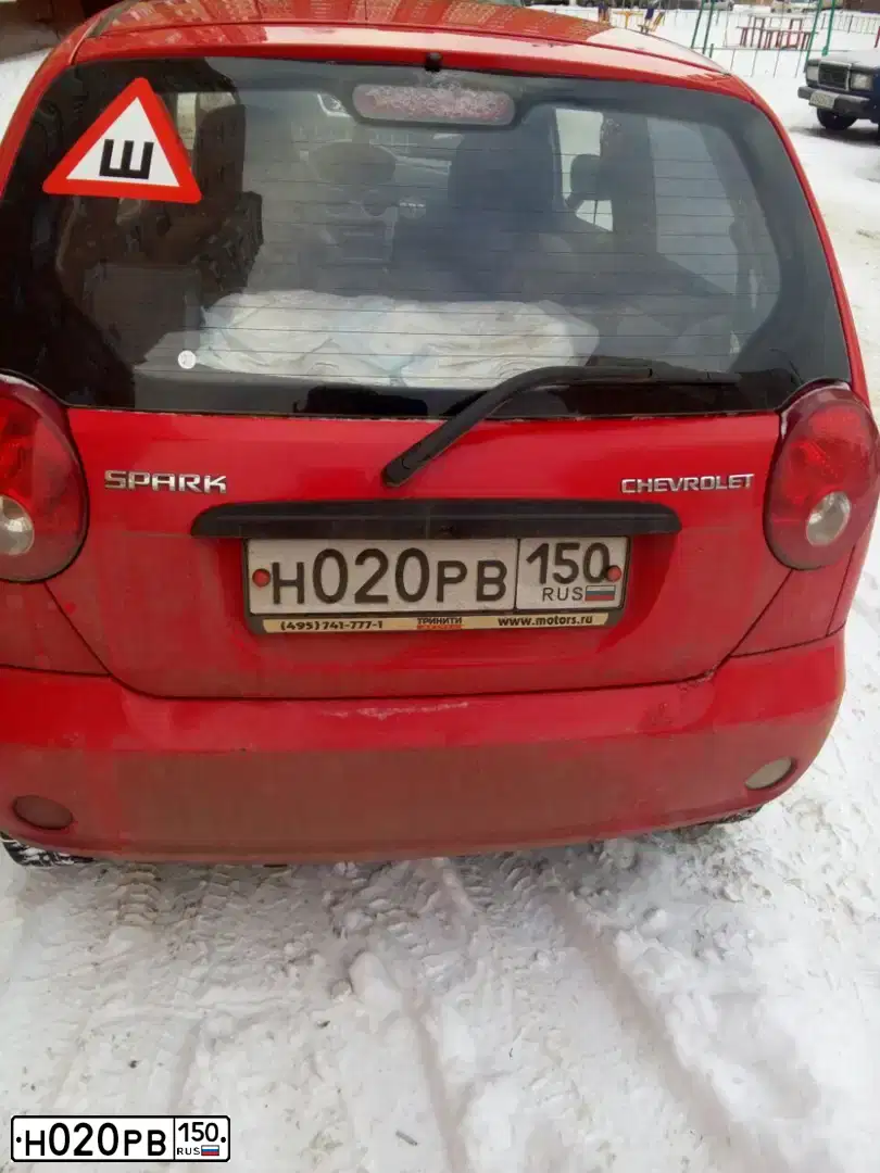 Фото автомобиля CHEVROLET SPARK, 2006 — госномер Н020РВ150. Цвет: Красный
