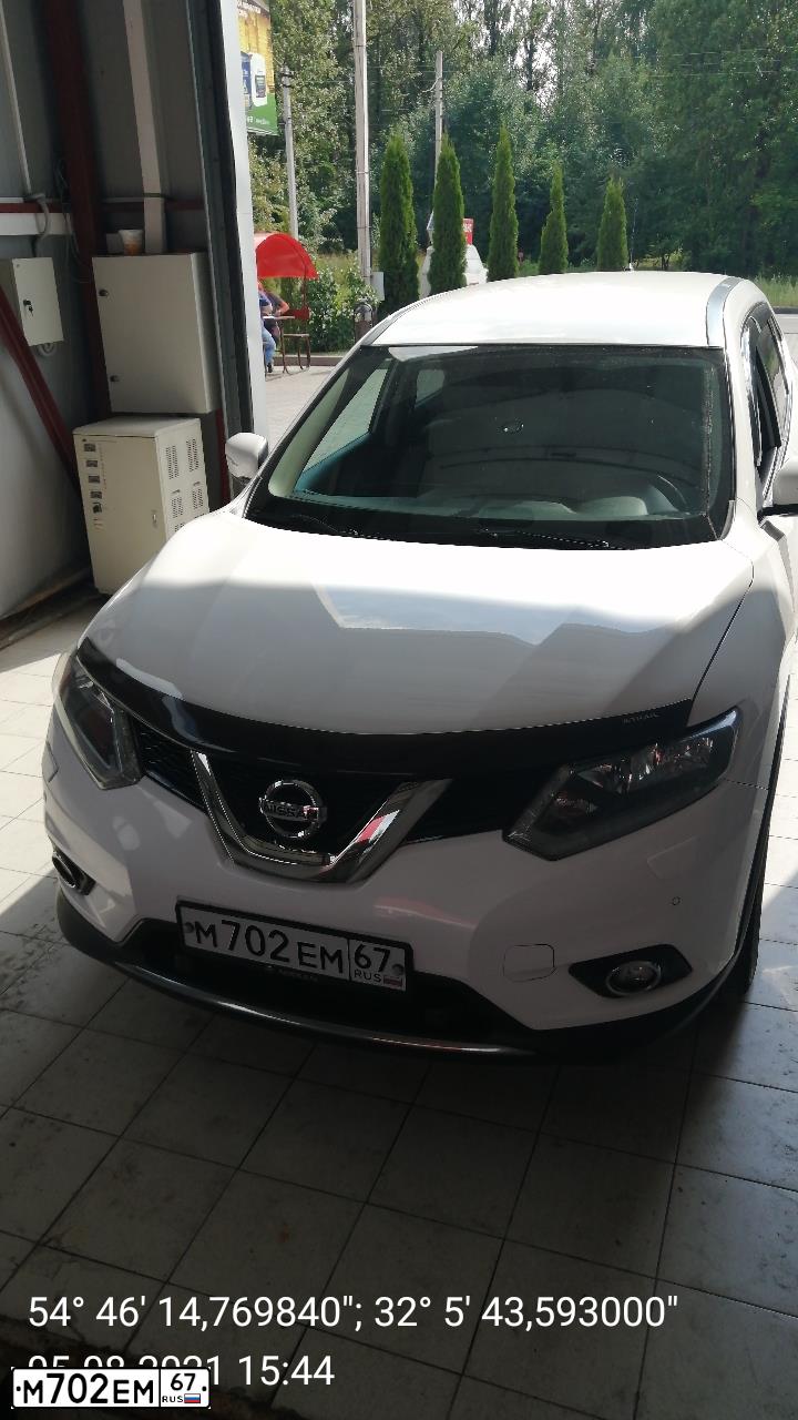 Фото автомобиля NISSAN X-TRAIL, 2015 — госномер М702ЕМ67. Цвет: Белый