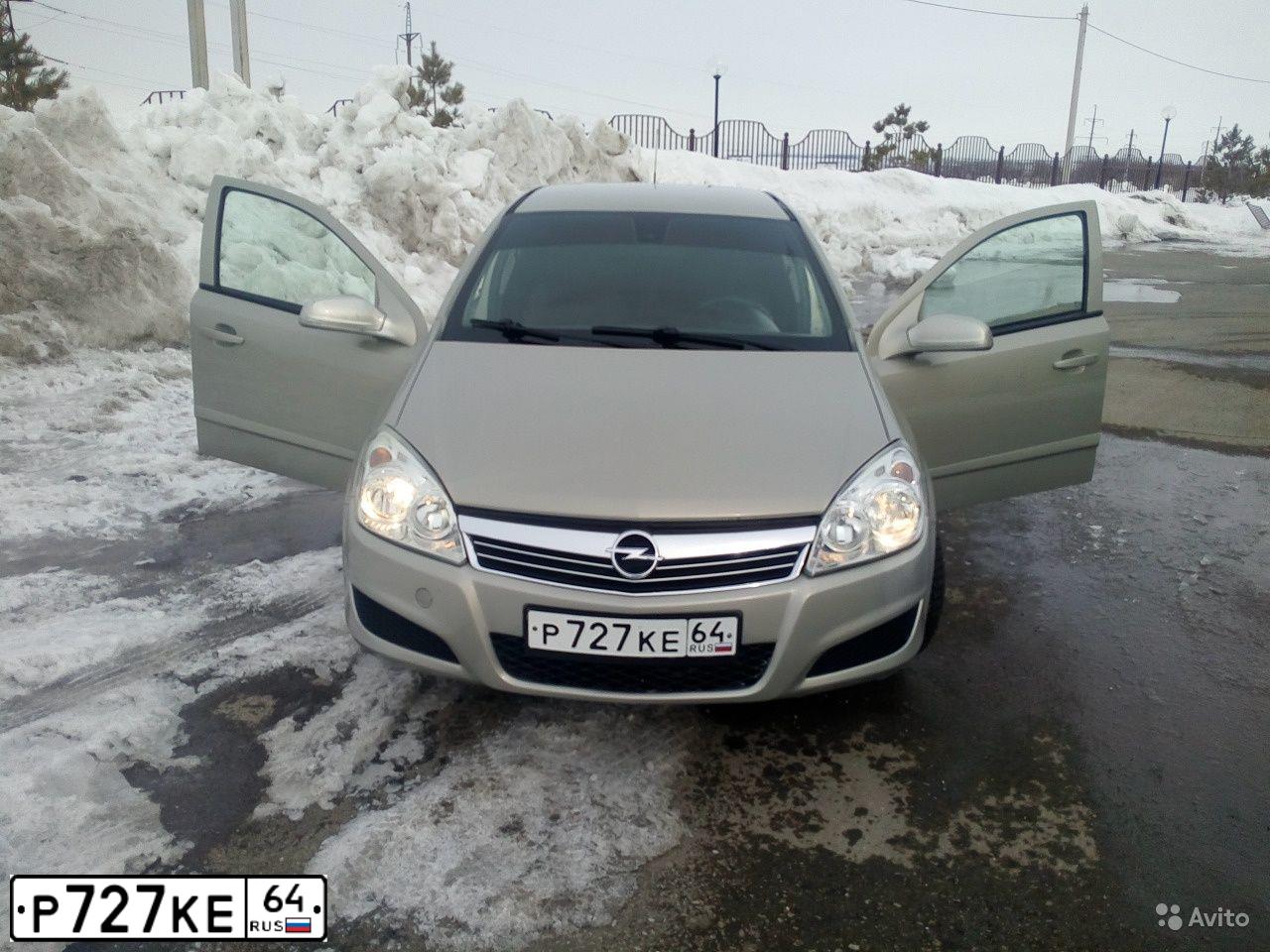 Фото автомобиля OPEL ASTRA, 2008 — госномер Р727КЕ64. Цвет: БЕЖЕВЫЙ