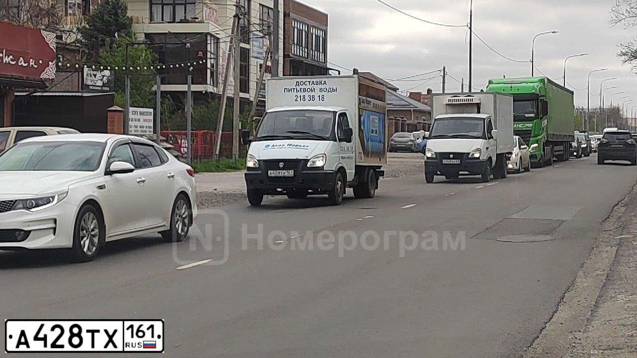 Фото автомобиля LANDROVER RANGE ROVER SPORT, 2007 — госномер В230МУ136. Цвет: ТЕМНО-КРАСНЫЙ