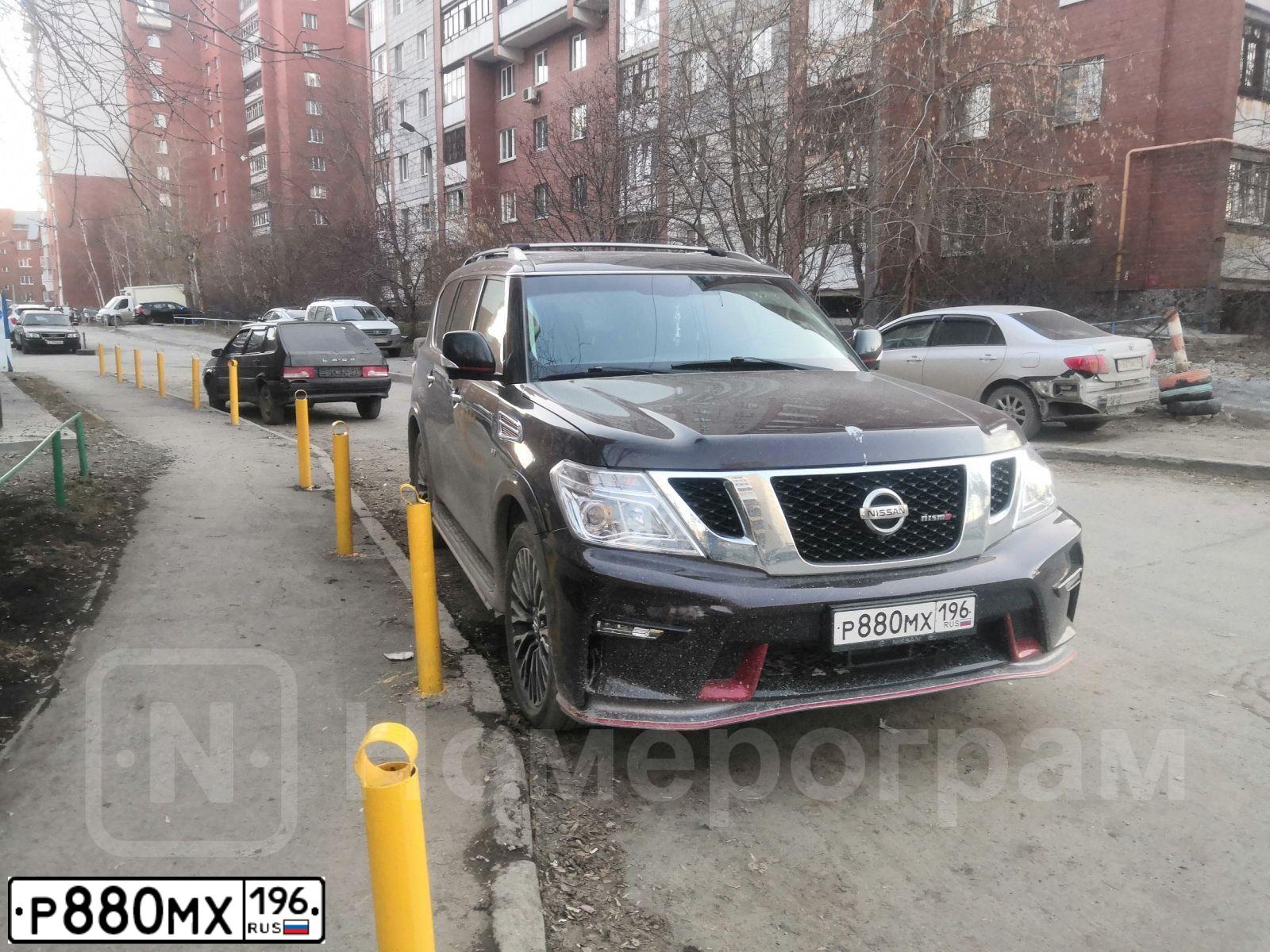 Фото автомобиля NISSAN PATROL, 2012 — госномер Р880МХ196. Цвет: ТЕМНО-КРАСНЫЙ