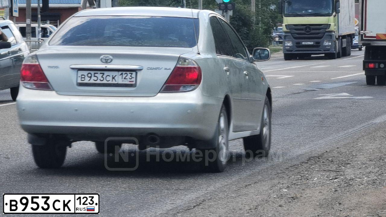 Фото автомобиля TOYOTA CAMRY, 2004 — госномер В953СК123. Цвет: СЕРЕБРИСТЫЙ