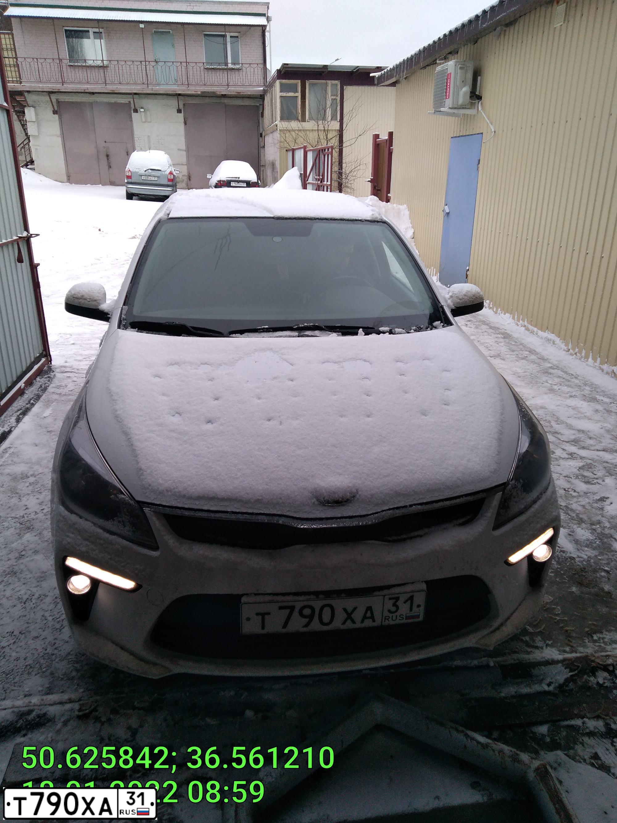 Фото автомобиля KIA RIO, 2018 — госномер Т790ХА31. Цвет: Белый