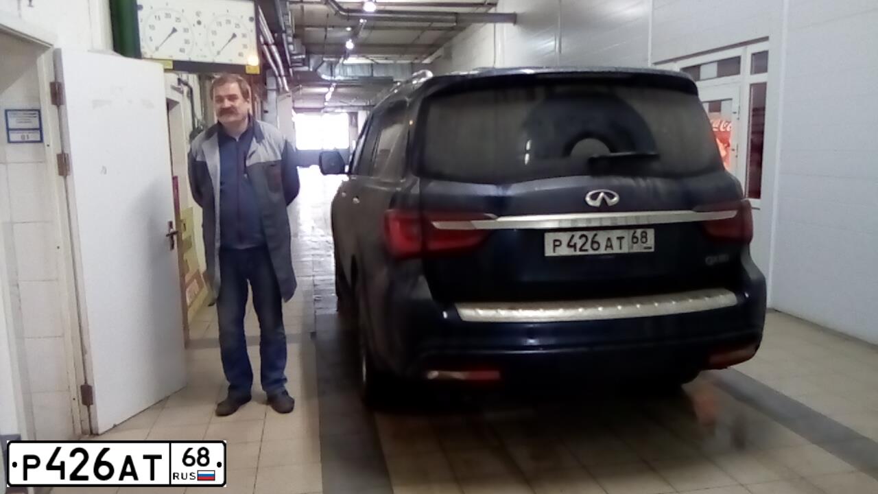 Фото автомобиля INFINITI QX80 /QX56/, 2018 — госномер А049НЕ790. Цвет: Темно-синий