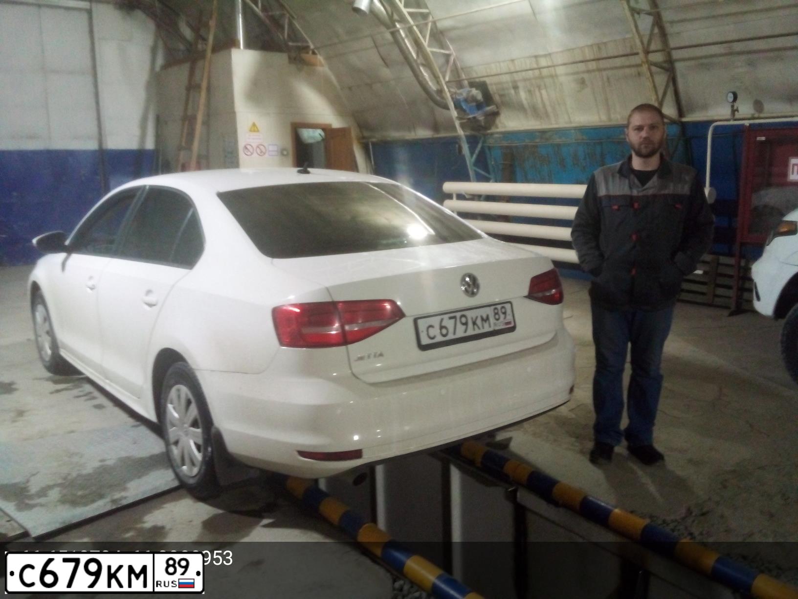 Фото автомобиля VOLKSWAGEN JETTA, 2015 — госномер В063ХМ89. Цвет: Белый