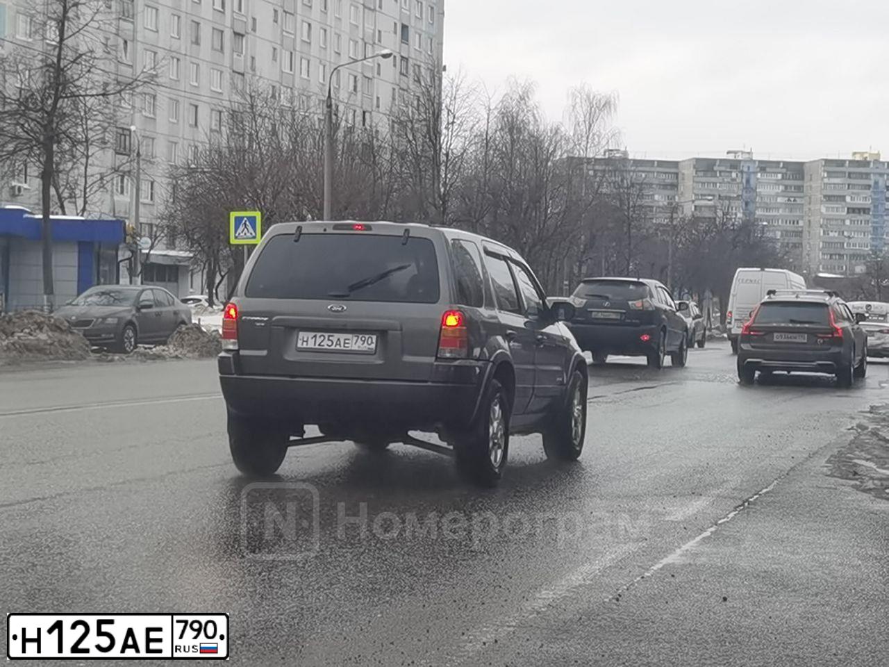 Фото автомобиля FORD ESCAPE, 2002 — госномер К726КЕ181. Цвет: СЕРЫЙ